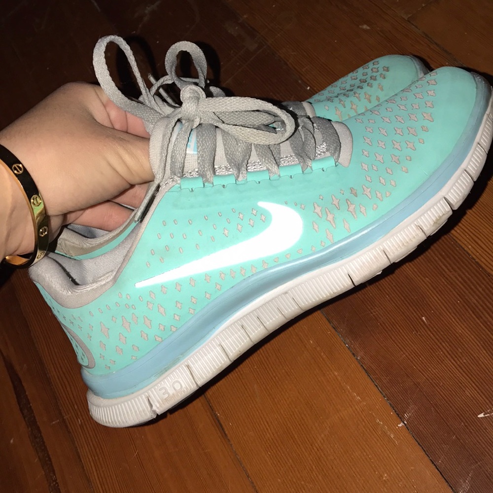NIKE